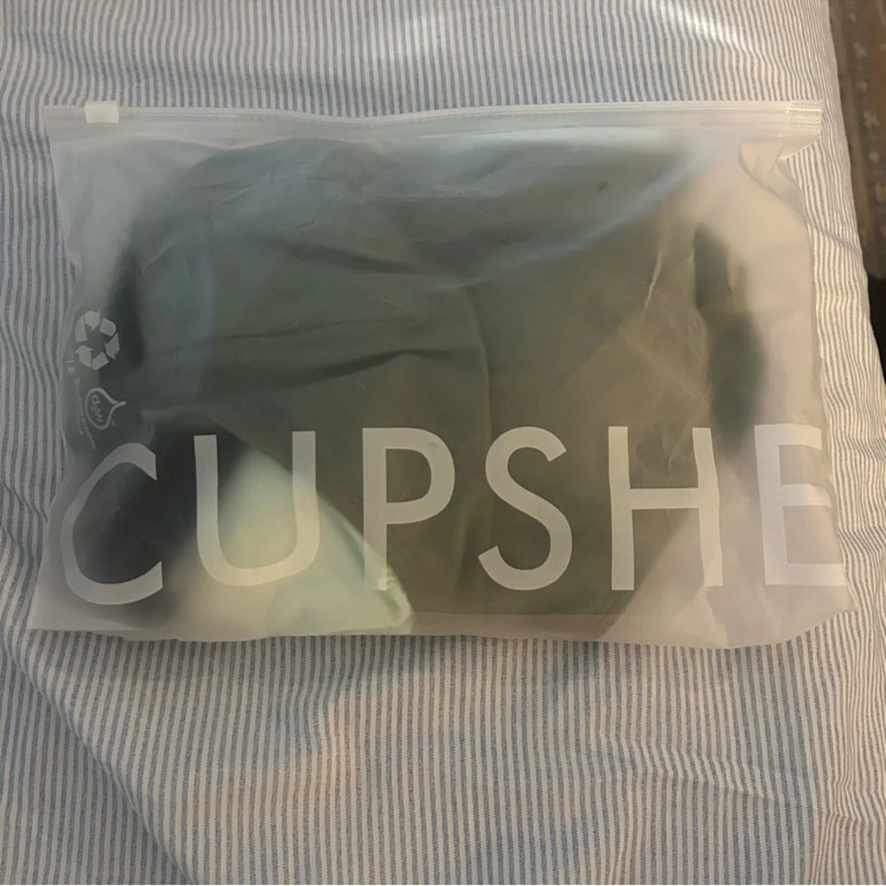 Cupshe Lush Sage Two-Toned One-Piece Swimsuit Bathing Suit Size XL NWT - Picture 3 of 6